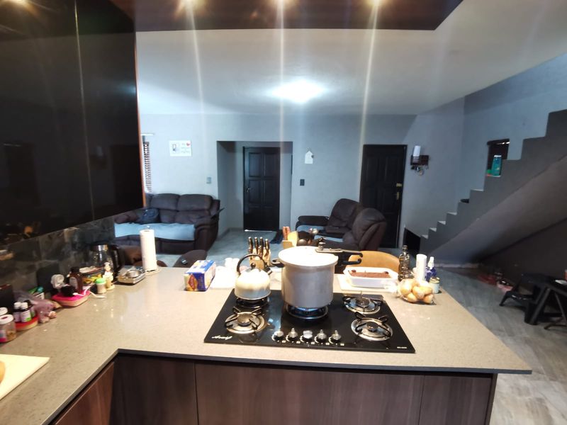 Stylish Double-Storey 3-Bedroom Home in Secure Estate – Move-In Read - Photo 10