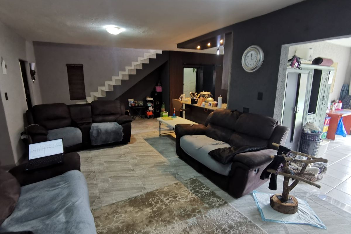 Stylish Double-Storey 3-Bedroom Home in Secure Estate – Move-In Read - Photo 5