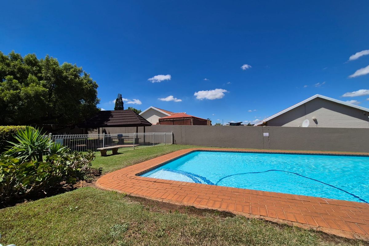 !Lovely Apartment in Safe and Secure Complex - Photo 4