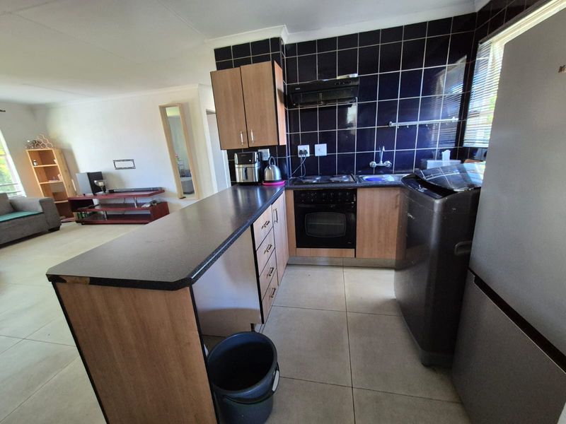 !Lovely Apartment in Safe and Secure Complex - Photo 3