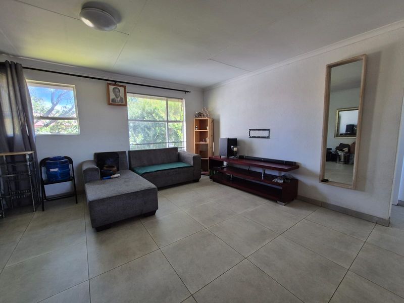 !Lovely Apartment in Safe and Secure Complex - Photo 8