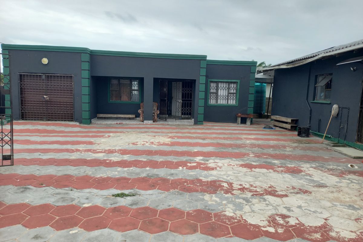 House For Sale In Esikhawini - Photo 2