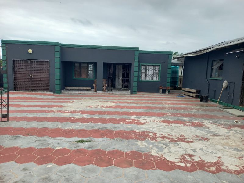 House For Sale In Esikhawini - Photo 2