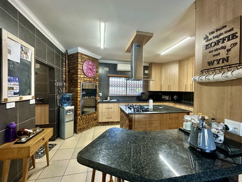 Prime Meer En See Family Home with Flatlet & Exceptional Entertainment Living - Photo 7