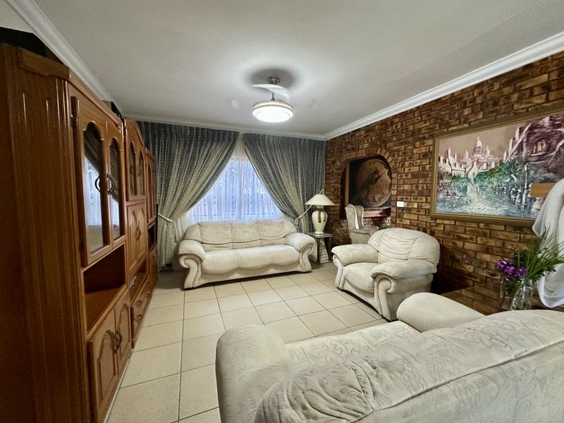 Prime Meer En See Family Home with Flatlet & Exceptional Entertainment Living - Photo 6