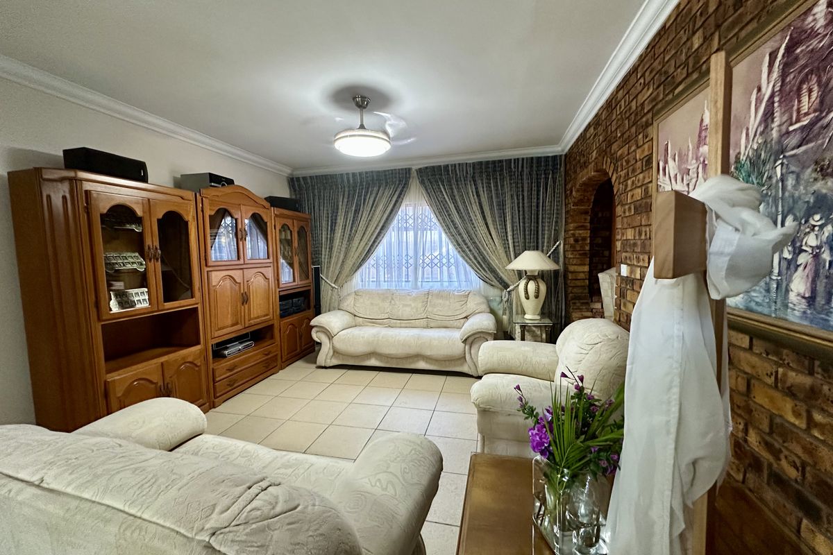 Prime Meer En See Family Home with Flatlet & Exceptional Entertainment Living - Photo 3