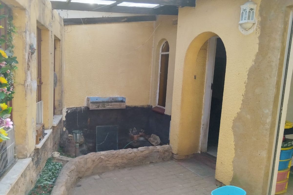 Spacious 3-Bedroom Home with Granny Flat – Great Potential! in Crystal Park - Photo 4