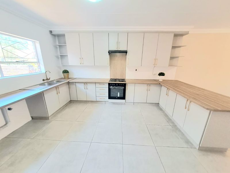 NEWLY RENOVATED TOWNHOUSE FOR SALE IN THREE RIVERS ! - Photo 7