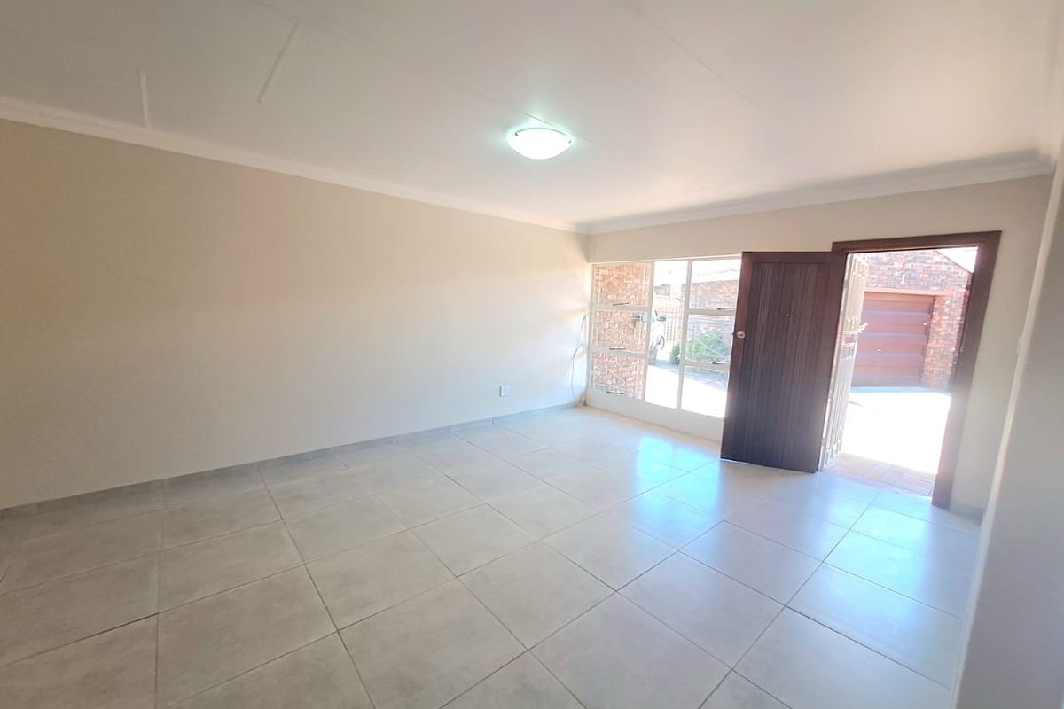 NEWLY RENOVATED TOWNHOUSE FOR SALE IN THREE RIVERS ! - Photo 5