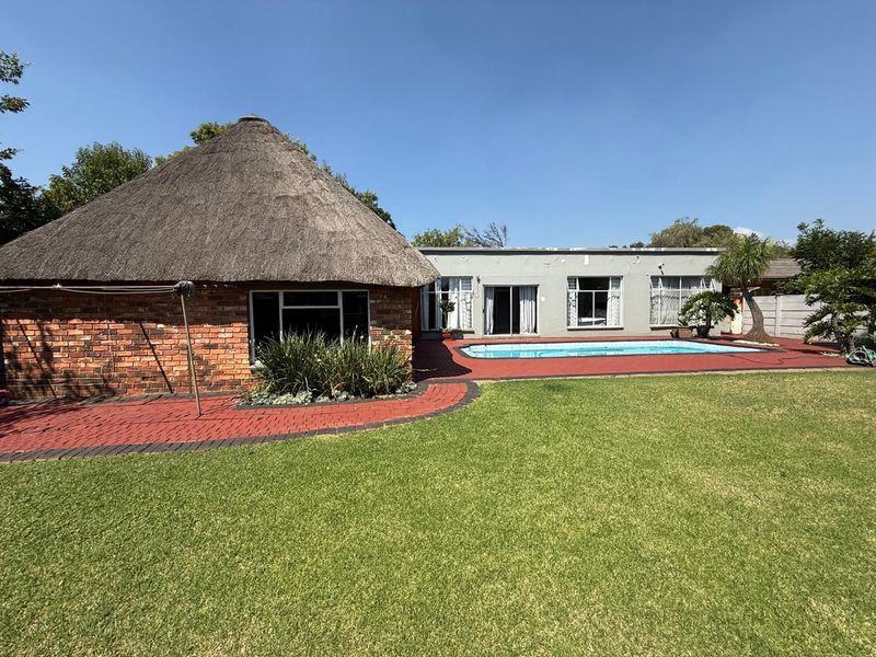 Spacious Family Home in Vanderbijlpark SE1 - Photo 9