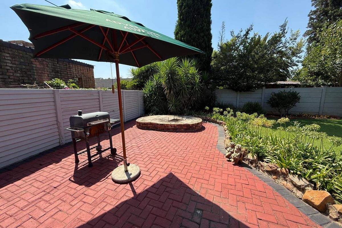 Spacious Family Home in Vanderbijlpark SE1 - Photo 2