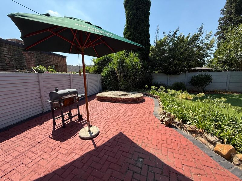 Spacious Family Home in Vanderbijlpark SE1 - Photo 2