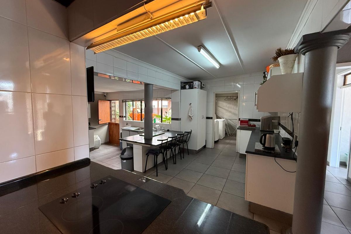 Spacious Family Home in Vanderbijlpark SE1 - Photo 4