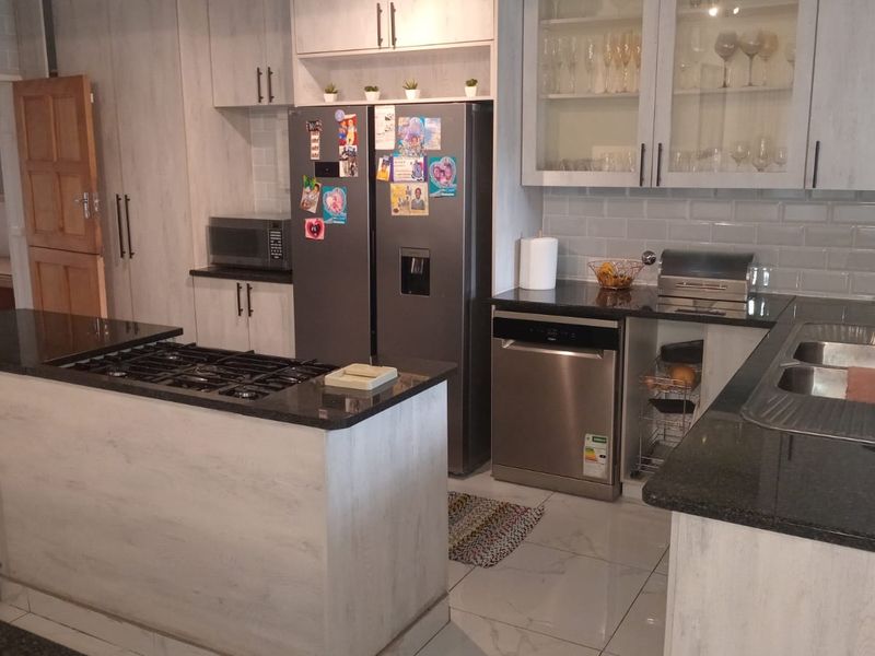 This is the multigenerational home you’ve been waiting for. - Photo 8