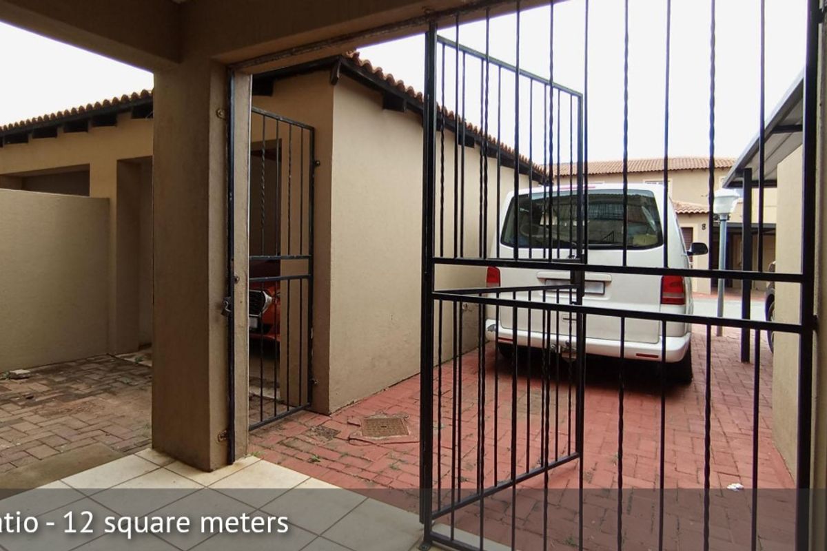 Stylish 2-Bedroom Estate Home with Balcony & Night Views In Annlin - Photo 3