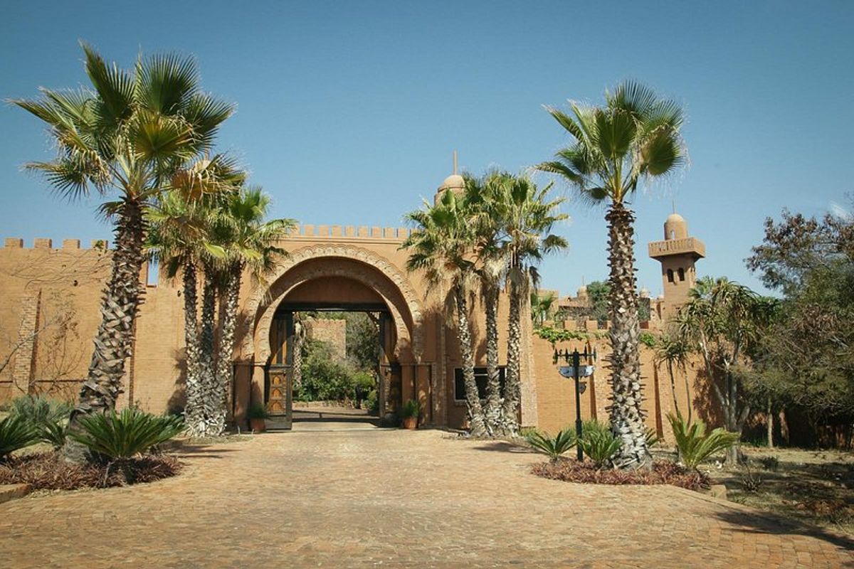 A Landmark Hotel Estate With Wildlife, Cinema & 19 Development Plots - Photo 3