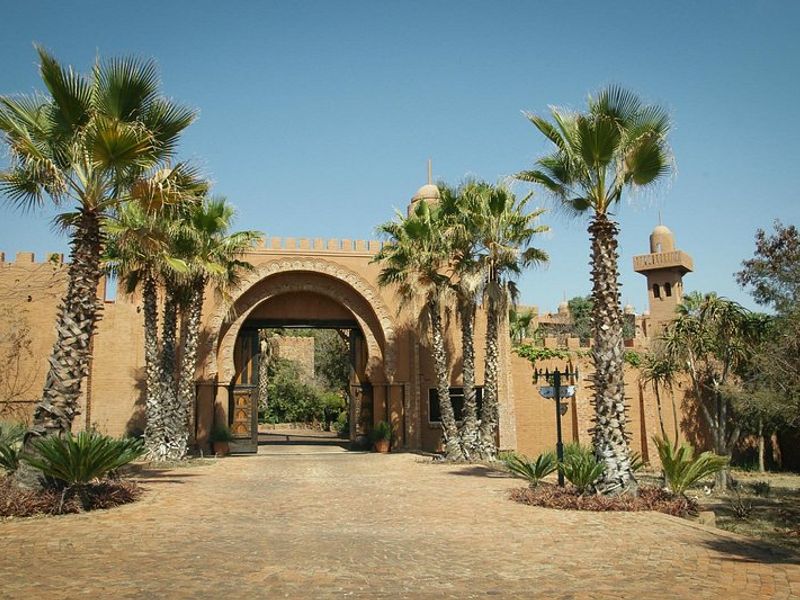 A Landmark Hotel Estate With Wildlife, Cinema & 19 Development Plots - Photo 3