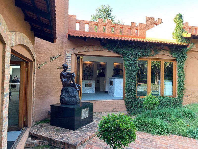 A Landmark Hotel Estate With Wildlife, Cinema & 19 Development Plots - Photo 5