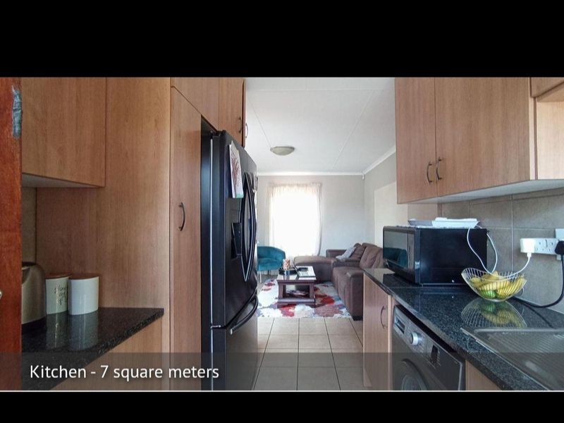 Showstopper Full Title 3-Bedroom Home in Thatchill Estate – Dream Family & Investment Gem Step into - Photo 3