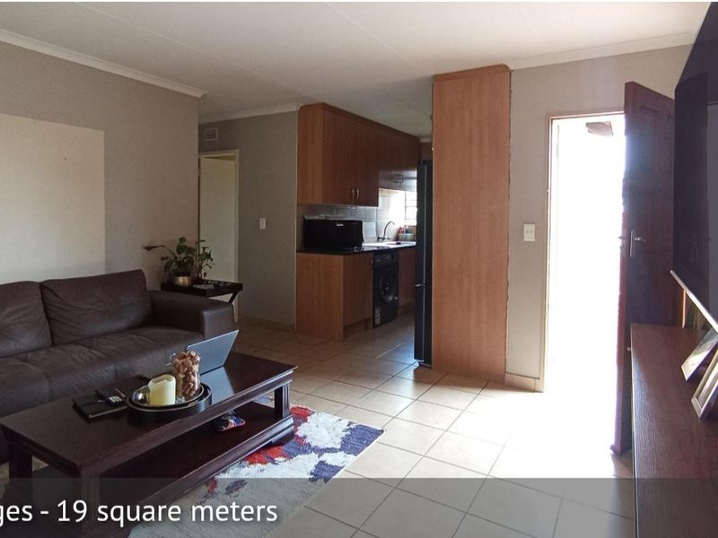 Showstopper Full Title 3-Bedroom Home in Thatchill Estate – Dream Family & Investment Gem Step into - Photo 6