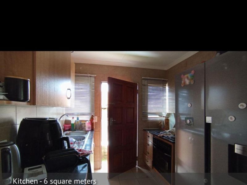 Showstopper Full Title 3-Bedroom Home in Thatchill Estate – Dream Family & Investment Gem Step into - Photo 4