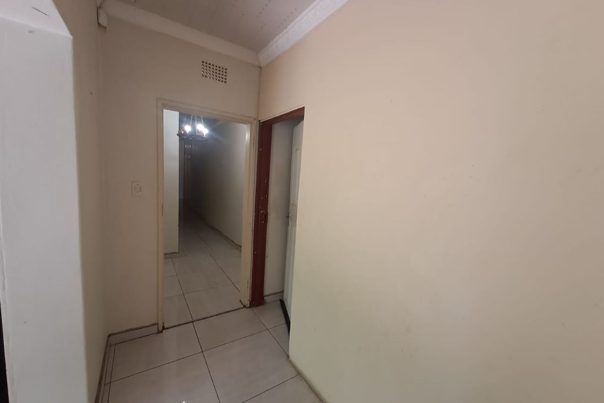 ARCONPARK GEM – HOME & INCOME OPPORTUNITY! - Photo 4