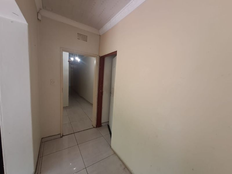 ARCONPARK GEM – HOME & INCOME OPPORTUNITY! - Photo 4