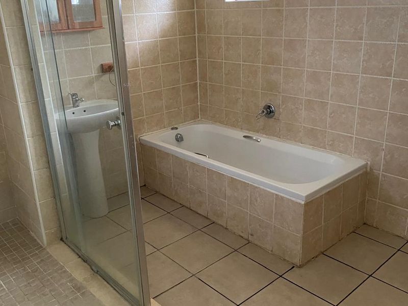 2 Bedroom 2 Bathroom Apartment in a newly built complex with immaculate finishes - Photo 8