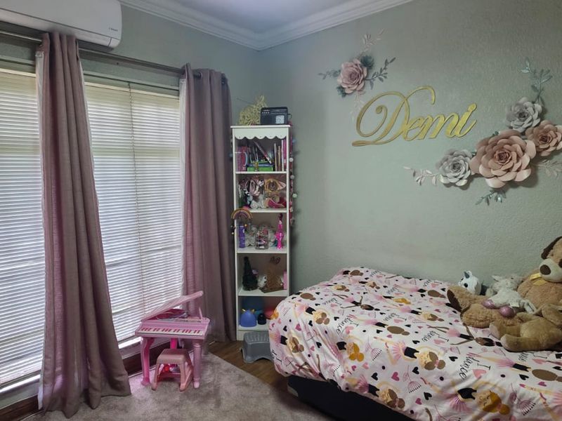 Stunning 4 Bedroom Family Home with Entertainment Features & Borehole - Photo 8