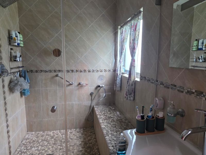 Stunning 4 Bedroom Family Home with Entertainment Features & Borehole - Photo 7