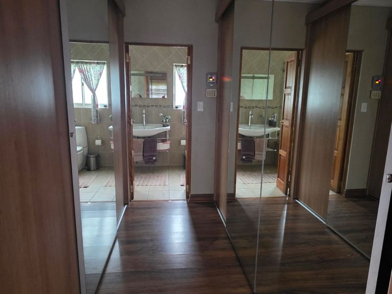 Stunning 4 Bedroom Family Home with Entertainment Features & Borehole - Photo 6