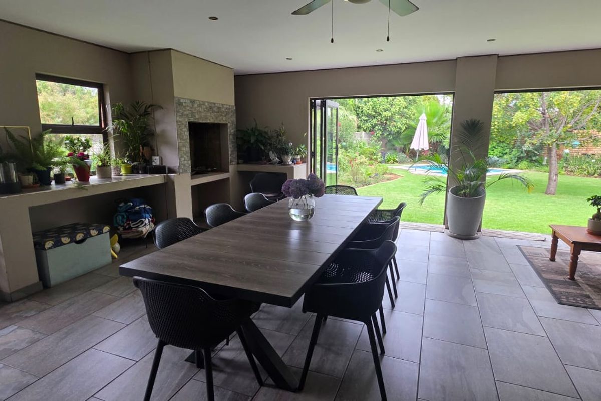 Stunning 4 Bedroom Family Home with Entertainment Features & Borehole - Photo 2