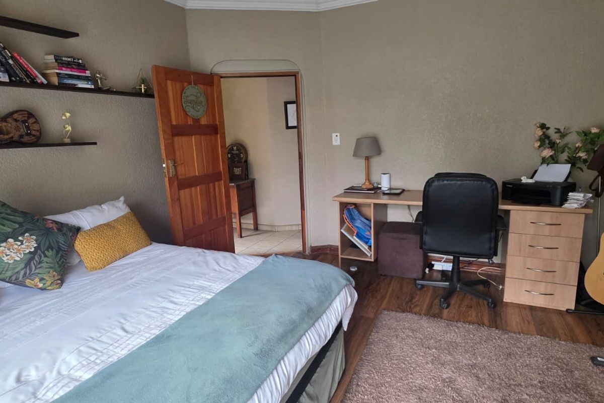 Stunning 4 Bedroom Family Home with Entertainment Features & Borehole - Photo 3