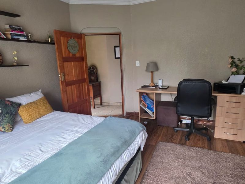 Stunning 4 Bedroom Family Home with Entertainment Features & Borehole - Photo 3