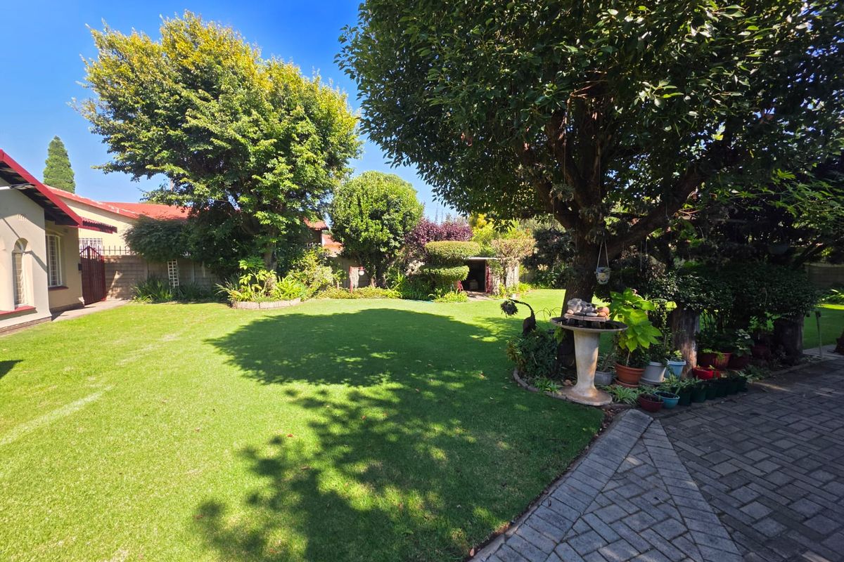 BEAUTIFUL FAMILY HOME FOR SALE IN VAALPARK - Photo 3
