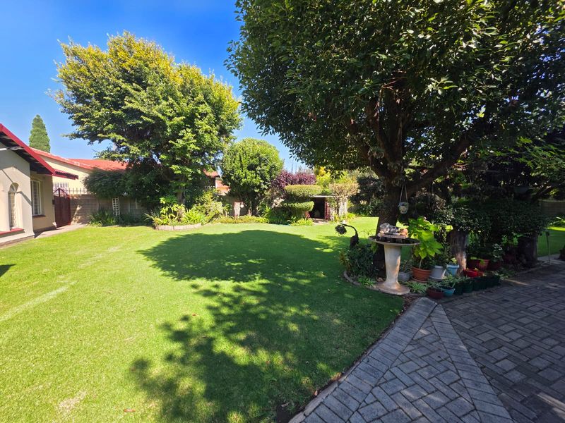 BEAUTIFUL FAMILY HOME FOR SALE IN VAALPARK - Photo 3
