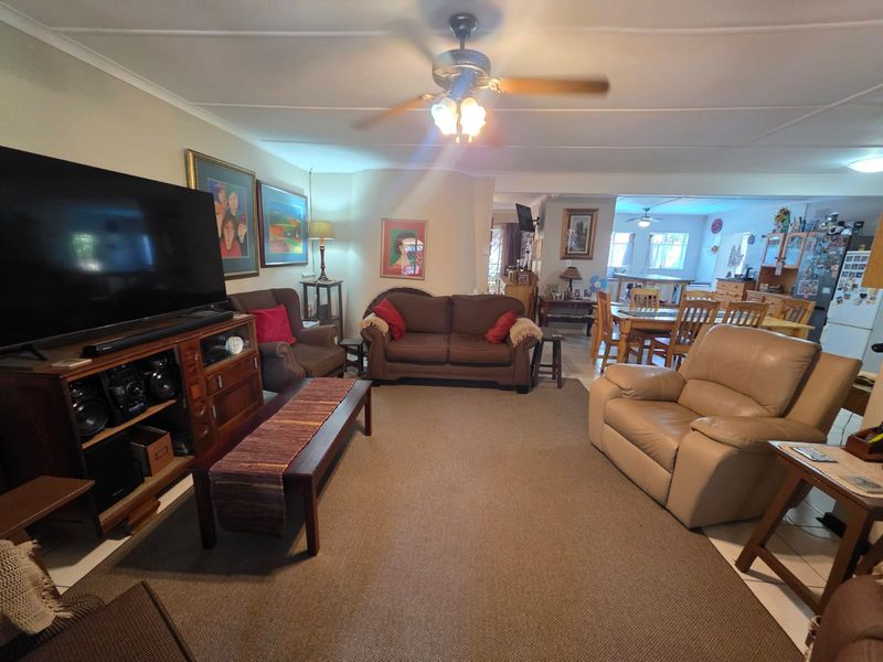 BEAUTIFUL FAMILY HOME FOR SALE IN VAALPARK - Photo 4