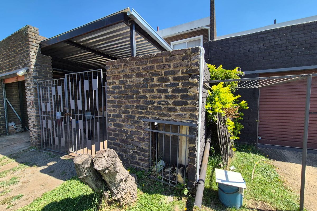 !TOWNHOUSE FOR SALE!  !Charming 3-bedroom townhouse with open-plan lounge and dining area! - Photo 2