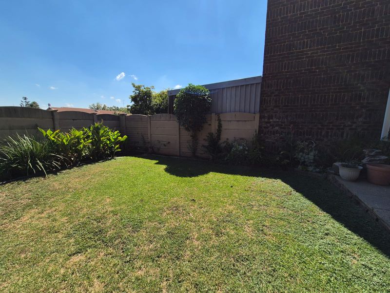 !TOWNHOUSE FOR SALE!  !Charming 3-bedroom townhouse with open-plan lounge and dining area! - Photo 8