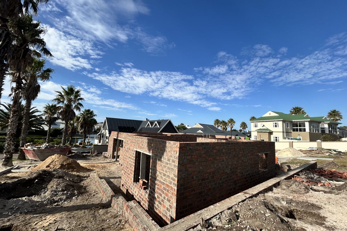 Introducing an exceptional plot-and-plan opportunity in Marina Martinique, Jeffreys Bay. - Photo 2