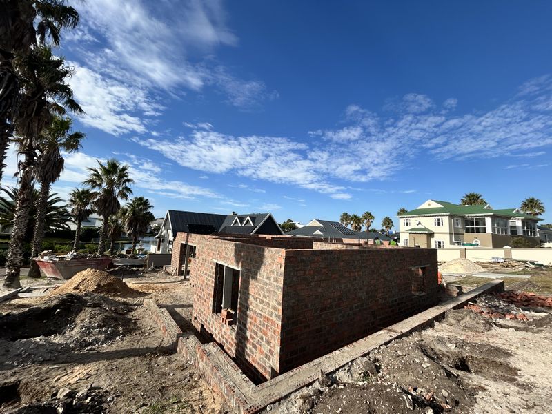 Introducing an exceptional plot-and-plan opportunity in Marina Martinique, Jeffreys Bay. - Photo 2