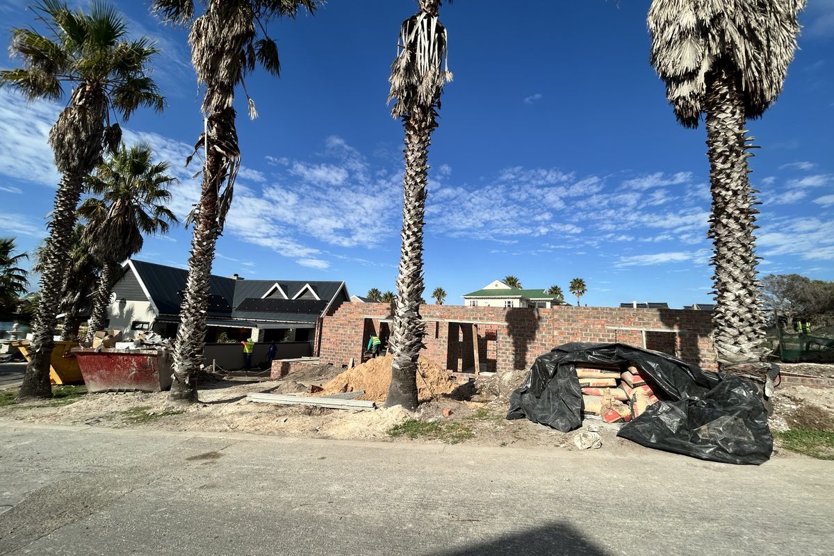 Introducing an exceptional plot-and-plan opportunity in Marina Martinique, Jeffreys Bay. - Photo 3