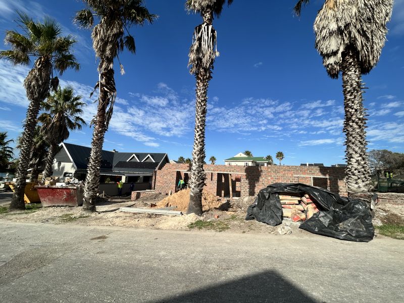 Introducing an exceptional plot-and-plan opportunity in Marina Martinique, Jeffreys Bay. - Photo 3