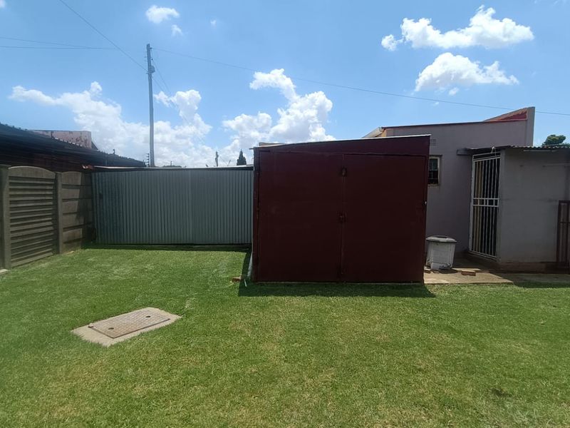 Charming 3 Bedroom Family Home in a Convenient Location - Photo 7