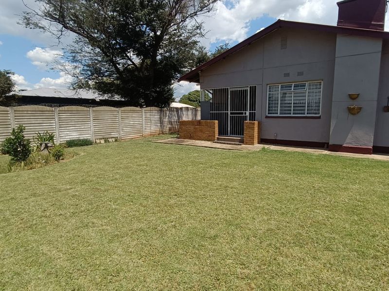 Charming 3 Bedroom Family Home in a Convenient Location - Photo 5