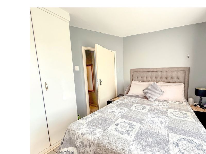 Immaculate 2-bedroom unit situated in the highly sought-after Mack Park Complex - Photo 10