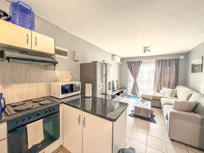 Immaculate 2-bedroom unit situated in the highly sought-after Mack Park Complex - Photo 7