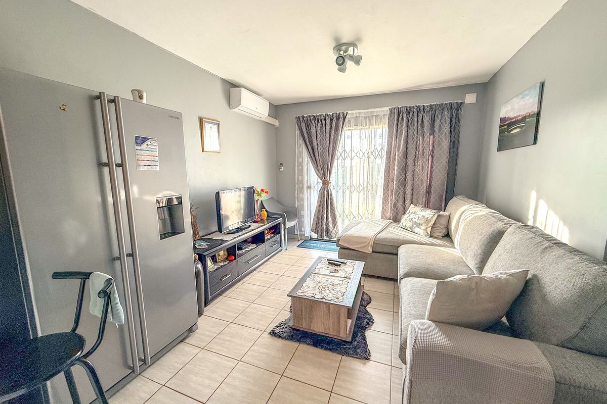 Immaculate 2-bedroom unit situated in the highly sought-after Mack Park Complex - Photo 4