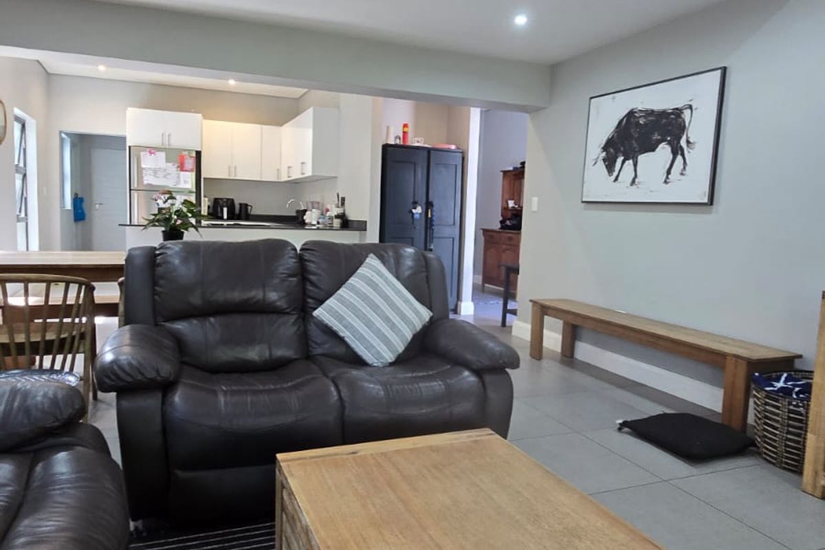 Modern Family Living in the Heart of Palm Lakes Estate - Photo 2