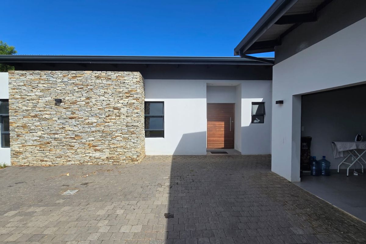 Modern Family Living in the Heart of Palm Lakes Estate - Photo 3